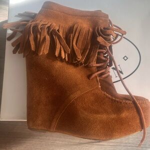 Steve Madden Tan Suede Fringe Wedges